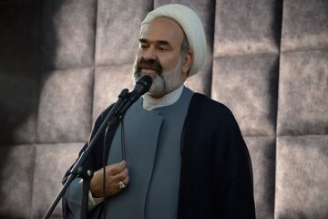 رونمایی از مجموعه ۶ جلدی کتاب "طلاش کن" در کتابخانه مرکزی یزد