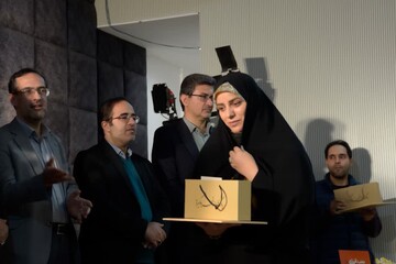 رونمایی از مجموعه ۶ جلدی کتاب "طلاش کن" در کتابخانه مرکزی یزد