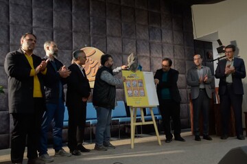 رونمایی از مجموعه ۶ جلدی کتاب "طلاش کن" در کتابخانه مرکزی یزد