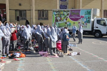 با هدف ترویج فرهنگ کتابخوانی  در مدراس منطقه دوازده مشهد