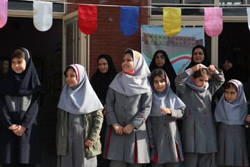 با هدف ترویج فرهنگ کتابخوانی  در مدراس منطقه دوازده مشهد