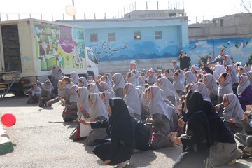 با هدف ترویج فرهنگ کتابخوانی  در مدراس منطقه دوازده مشهد