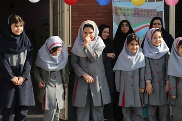 با هدف ترویج فرهنگ کتابخوانی  در مدراس منطقه دوازده مشهد