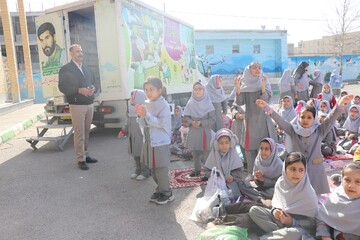 با هدف ترویج فرهنگ کتابخوانی  در مدراس منطقه دوازده مشهد