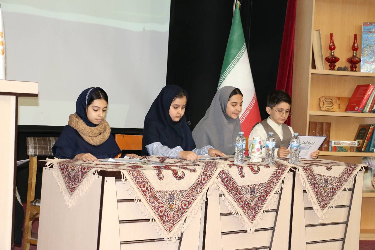اختتامیه جشنواره «همیشه کتاب ۳» در کتابخانه عمومی امیرکبیر کرج برگزار شد