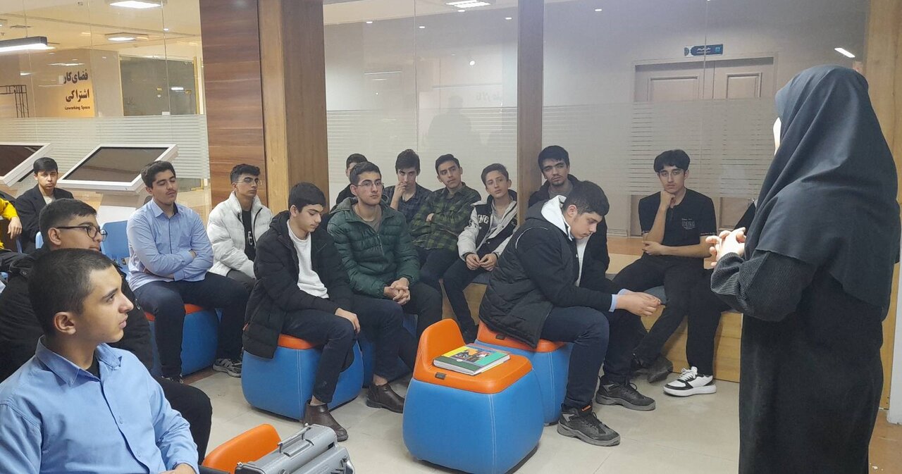 از «جشن پیروزی انقلاب» تا رونمایی و نقد کتاب