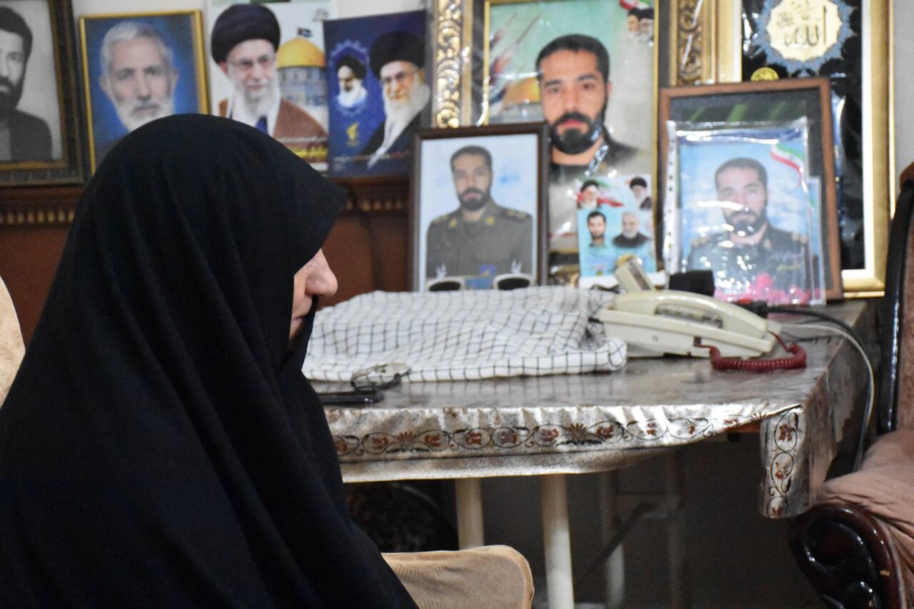 دیدار مدیرکل کتابخانه‌های عمومی آذربایجان شرقی با خانواده های شهدای دفاع مقدس و جنگ ۱۲ روزه