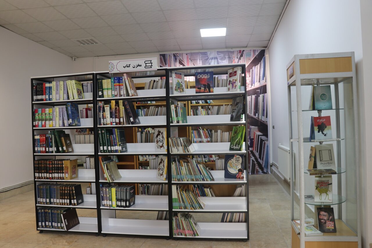 کتاب، امید و انتظار؛ پیشخان کتابخانه عمومی «حضرت مهدی موعود (عج)» به گرجیسفلی رسید