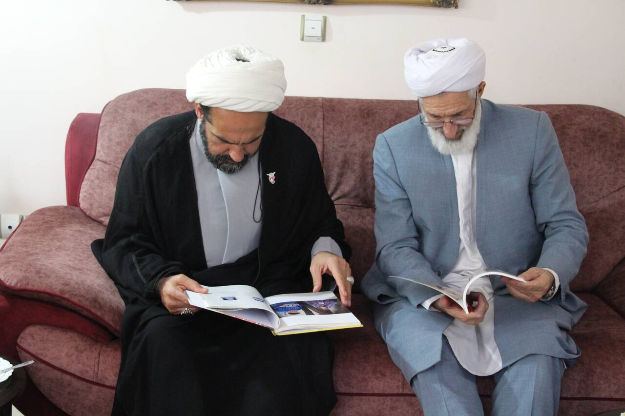 تجلیل مدیرکل کتابخانههای عمومی گلستان از دو جانباز دفاع مقدس