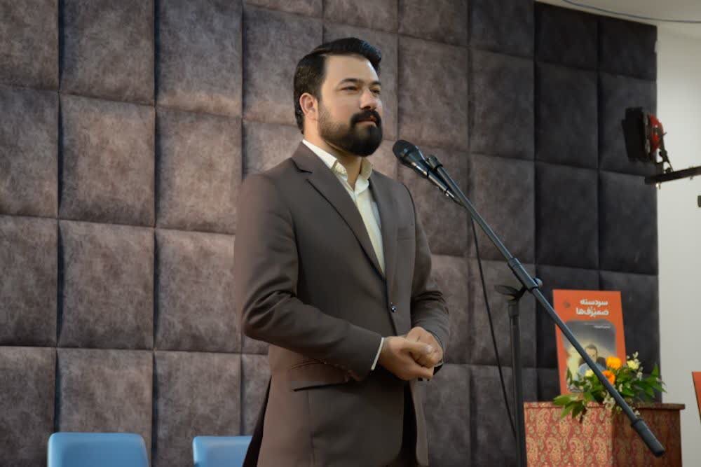 مجموعه ۶ جلدی کتاب «طلاش کن» در کتابخانه مرکزی یزد رونمایی شد