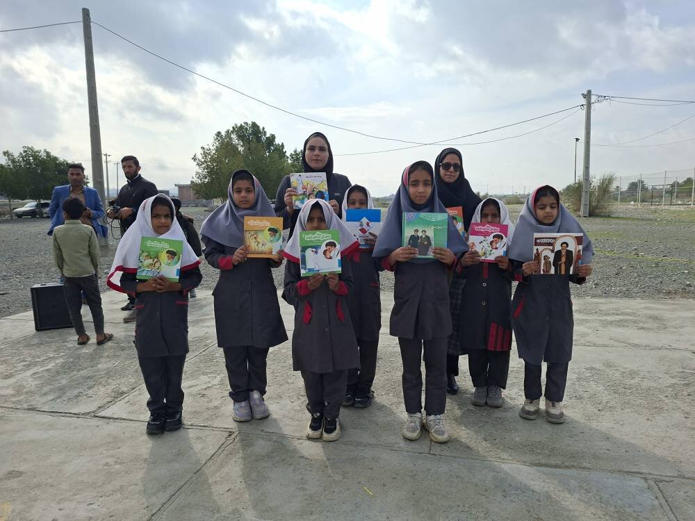 طرح «روستا به روستا با کتاب» مهمان دانشآموزان روستای دهاران کهنوج شد