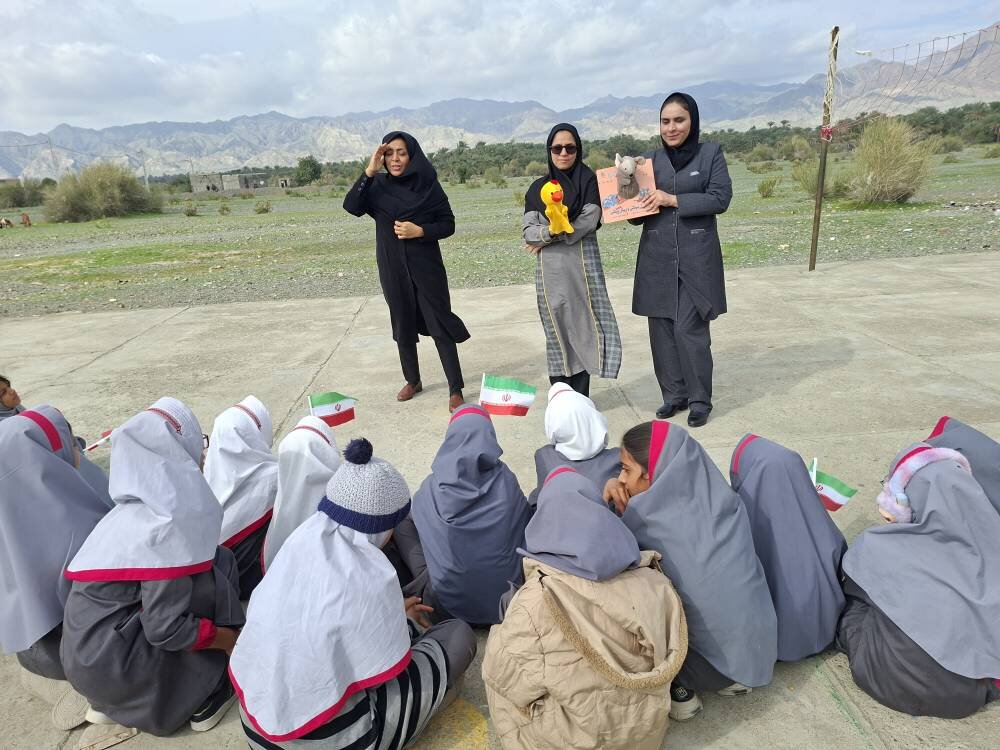 طرح «روستا به روستا با کتاب» مهمان دانشآموزان روستای دهاران کهنوج شد