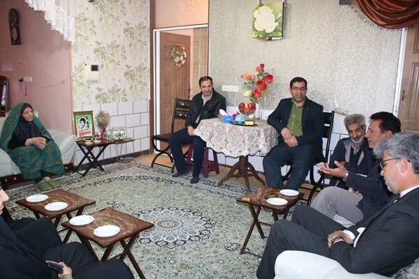 تکریم خانواده معظم شهدا &nbsp;توسط کارکنان کتابخانه‌های عمومی چهارمحال و بختیاری