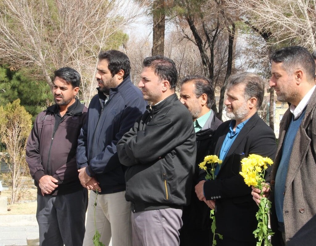 تجدید عهد با شهدا در بهار انقلاب