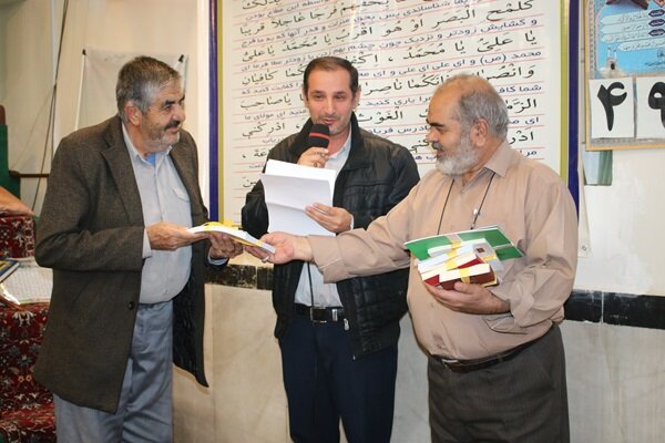 برپایی میز خدمت، ارائه گزارش عملکرد و پاسخگویی مردمی در مسجد و حسینیه