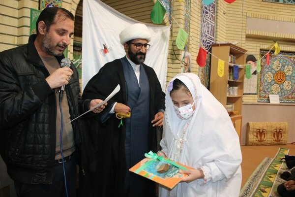 برپایی میز خدمت، ارائه گزارش عملکرد و پاسخ‌گویی مردمی در مسجد و حسینیه‌