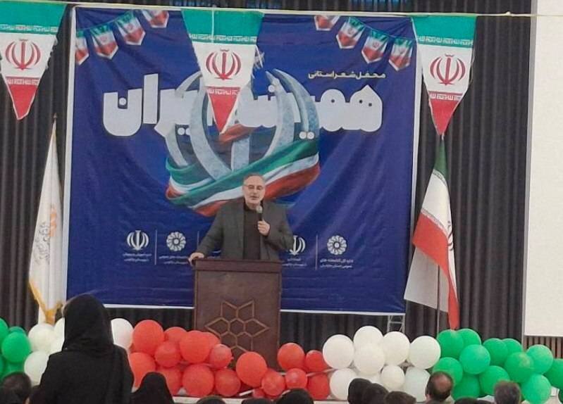 محفل شعر «همیشه ایران» با حضور افشین علا در چالوس برگزار شد