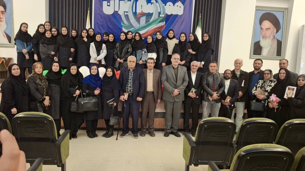محفل شعر «همیشه ایران» با حضور افشین علا در چالوس برگزار شد
