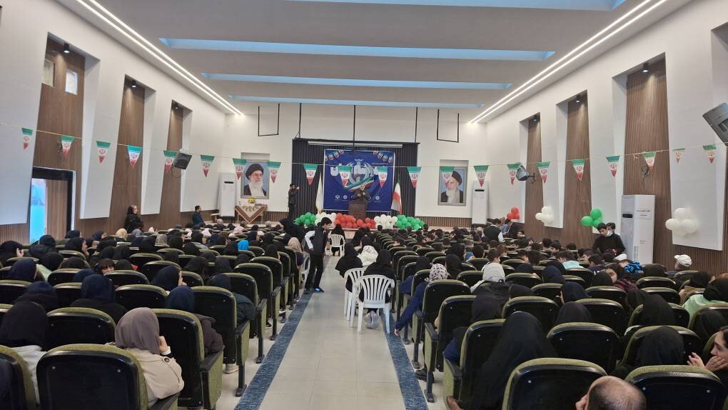 محفل شعر «همیشه ایران» با حضور افشین علا در چالوس برگزار شد