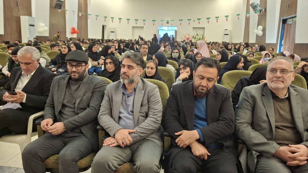 محفل شعر «همیشه ایران» با حضور افشین علا در چالوس برگزار شد