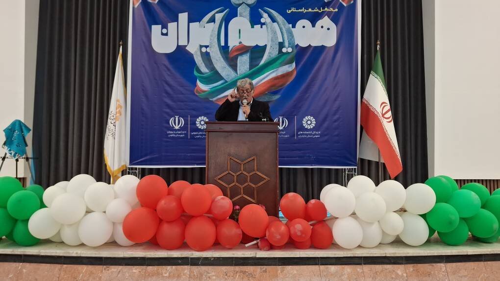 محفل شعر «همیشه ایران» با حضور افشین علا در چالوس برگزار شد