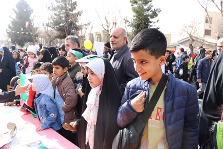 کتابداران استان سمنان میزبان مردم در راهپیمایی ۲۲ بهمن شدند