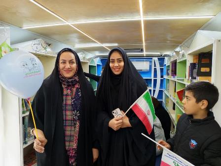 کتابداران استان سمنان میزبان مردم در راهپیمایی ۲۲ بهمن شدند