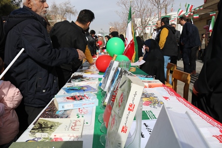 کتابداران استان سمنان میزبان مردم در راهپیمایی ۲۲ بهمن شدند