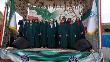 میزبانی اداره کل کتابخانه‌های عمومی استان تهران از عاشقان انقلاب در راهپیمایی ۲۲ بهمن