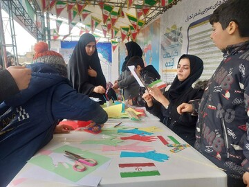 میزبانی اداره کل کتابخانه‌های عمومی استان تهران از عاشقان انقلاب در راهپیمایی ۲۲ بهمن