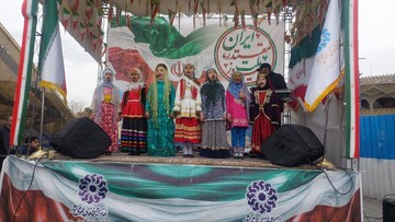 میزبانی اداره کل کتابخانه‌های عمومی استان تهران از عاشقان انقلاب در راهپیمایی ۲۲ بهمن