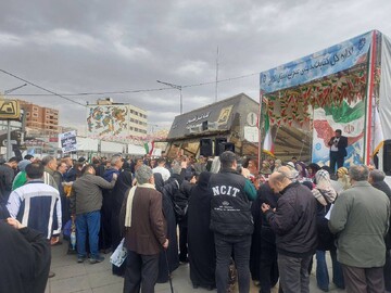 میزبانی اداره کل کتابخانه‌های عمومی استان تهران از عاشقان انقلاب در راهپیمایی ۲۲ بهمن