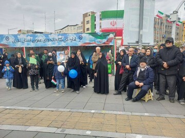 میزبانی اداره کل کتابخانه‌های عمومی استان تهران از عاشقان انقلاب در راهپیمایی ۲۲ بهمن