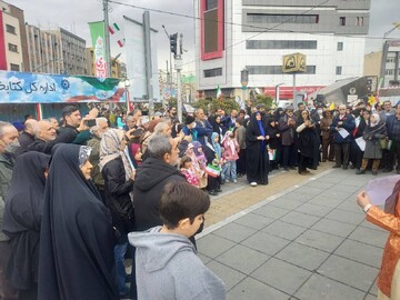 میزبانی اداره کل کتابخانه‌های عمومی استان تهران از عاشقان انقلاب در راهپیمایی ۲۲ بهمن