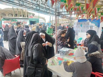 میزبانی اداره کل کتابخانه‌های عمومی استان تهران از عاشقان انقلاب در راهپیمایی ۲۲ بهمن