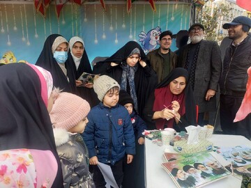 میزبانی اداره کل کتابخانه‌های عمومی استان تهران از عاشقان انقلاب در راهپیمایی ۲۲ بهمن