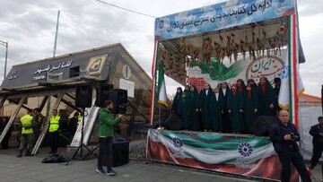 میزبانی اداره کل کتابخانه‌های عمومی استان تهران از عاشقان انقلاب در راهپیمایی ۲۲ بهمن