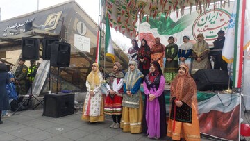 میزبانی اداره کل کتابخانه‌های عمومی استان تهران از عاشقان انقلاب در راهپیمایی ۲۲ بهمن