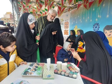 میزبانی اداره کل کتابخانه‌های عمومی استان تهران از عاشقان انقلاب در راهپیمایی ۲۲ بهمن