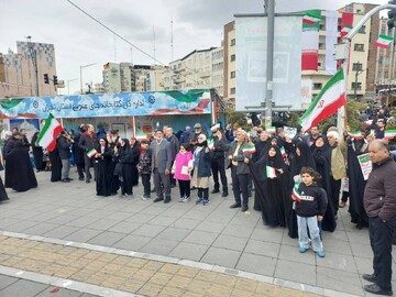 میزبانی اداره کل کتابخانه‌های عمومی استان تهران از عاشقان انقلاب در راهپیمایی ۲۲ بهمن