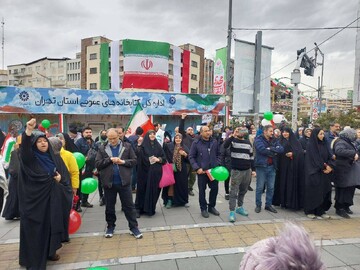 میزبانی اداره کل کتابخانه‌های عمومی استان تهران از عاشقان انقلاب در راهپیمایی ۲۲ بهمن