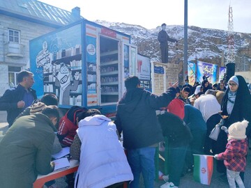 ادارات کتابخانه های عمومی شهرستان های استان تهران با برپایی غرفه در مسیر راهپیمایی میزبان دوستداران کتاب شدند