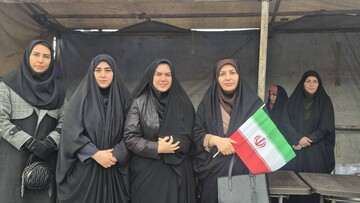 ادارات کتابخانه های عمومی شهرستان های استان تهران با برپایی غرفه در مسیر راهپیمایی میزبان دوستداران کتاب شدند