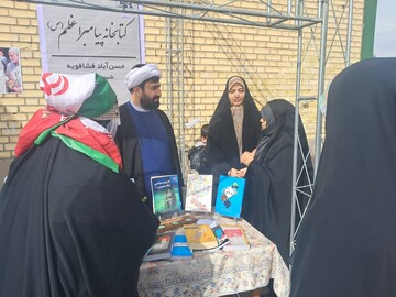 ادارات کتابخانه های عمومی شهرستان های استان تهران با برپایی غرفه در مسیر راهپیمایی میزبان دوستداران کتاب شدند