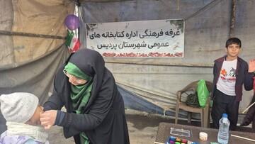 ادارات کتابخانه های عمومی شهرستان های استان تهران با برپایی غرفه در مسیر راهپیمایی میزبان دوستداران کتاب شدند