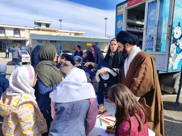 ادارات کتابخانه های عمومی شهرستان های استان تهران با برپایی غرفه در مسیر راهپیمایی میزبان دوستداران کتاب شدند