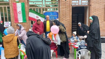 ادارات کتابخانه های عمومی شهرستان های استان تهران با برپایی غرفه در مسیر راهپیمایی میزبان دوستداران کتاب شدند