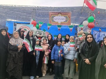 ادارات کتابخانه های عمومی شهرستان های استان تهران با برپایی غرفه در مسیر راهپیمایی میزبان دوستداران کتاب شدند