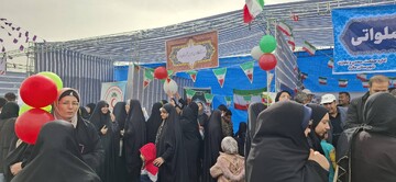 ادارات کتابخانه های عمومی شهرستان های استان تهران با برپایی غرفه در مسیر راهپیمایی میزبان دوستداران کتاب شدند