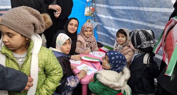 ادارات کتابخانه های عمومی شهرستان های استان تهران با برپایی غرفه در مسیر راهپیمایی میزبان دوستداران کتاب شدند